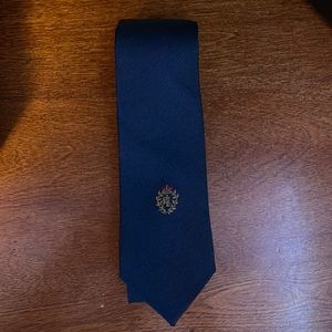 Lauren ralph lauren silk tie in navy blue with ralph lauren crest accent